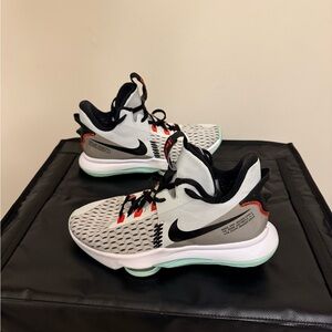 Size 7.5 - Nike LeBron Witness 5 Pure Platinum Light Dew